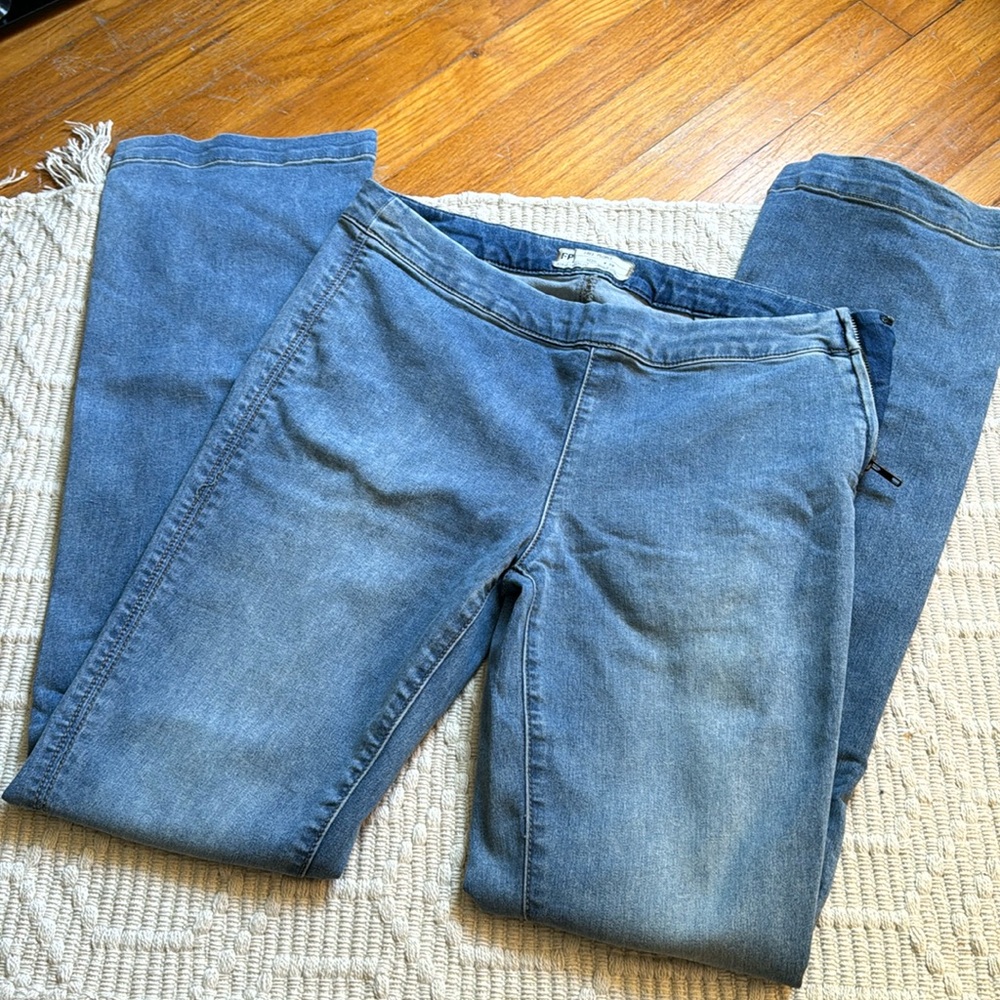 Free People Pull On Low Rise Bootcut Flare Jeggings Size 28